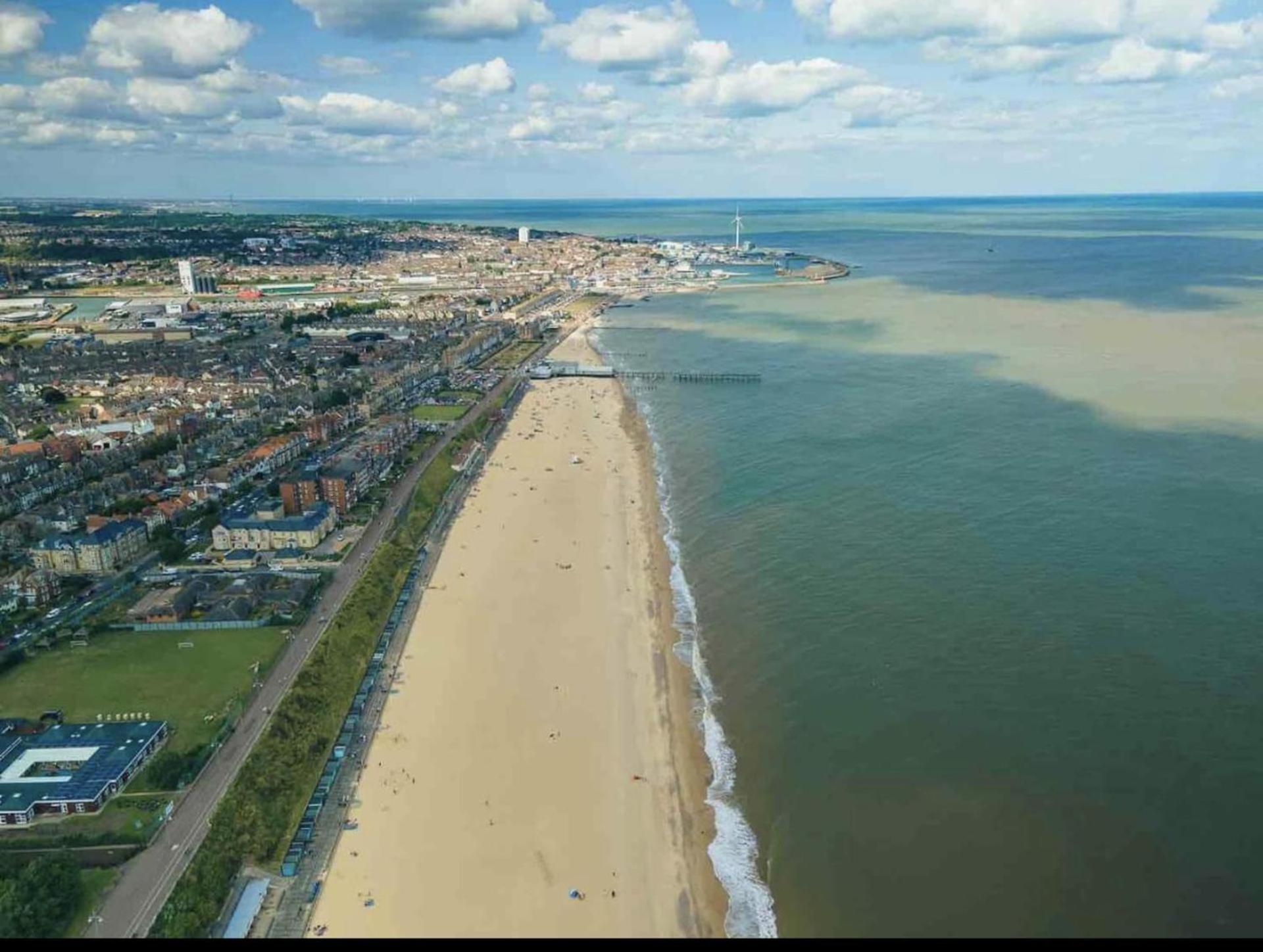 Villa Sea View 3-Bed Heated Pool Eat Bar Kids Park Lowestoft Extérieur photo