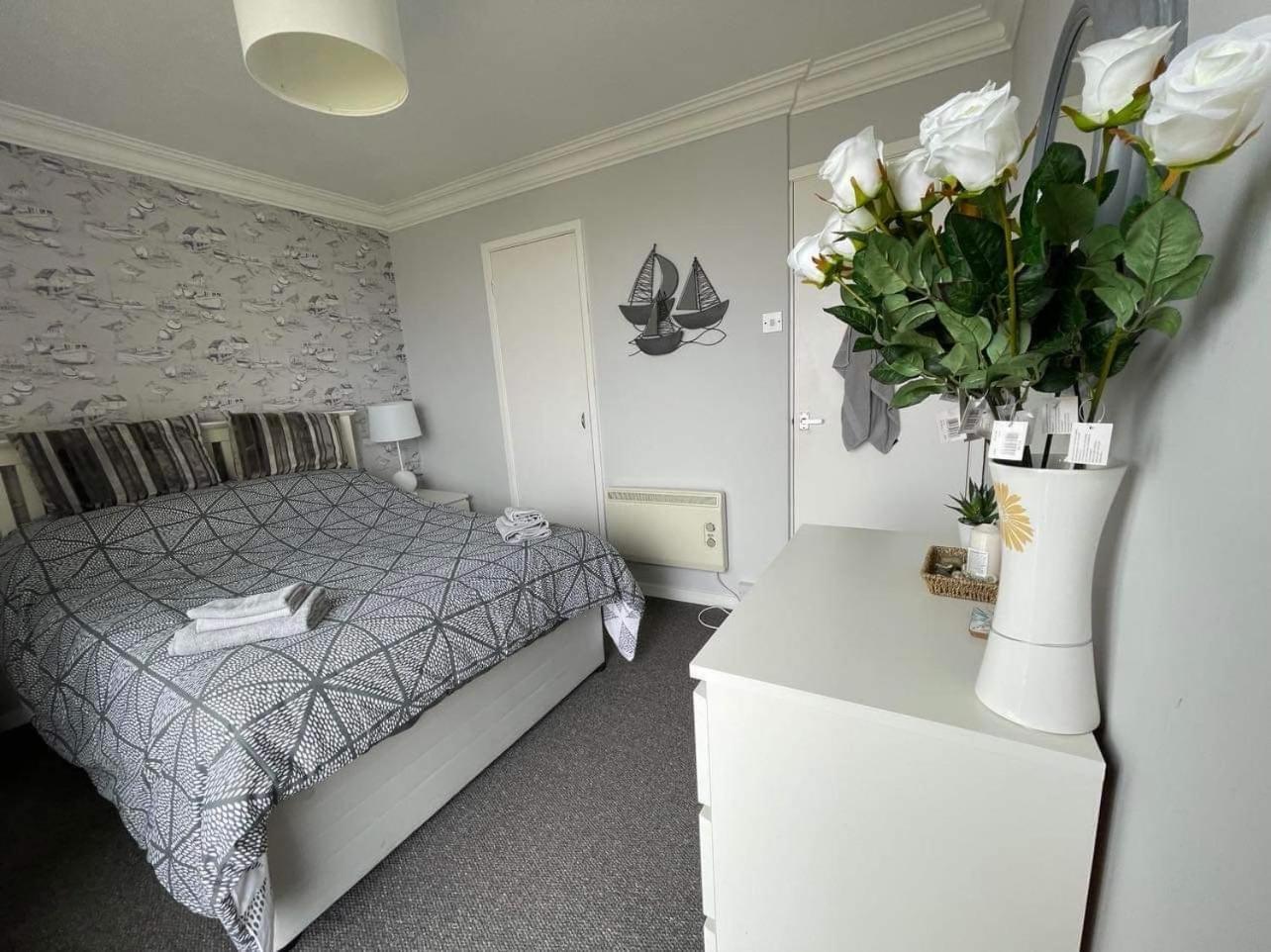 Villa Sea View 3-Bed Heated Pool Eat Bar Kids Park Lowestoft Extérieur photo